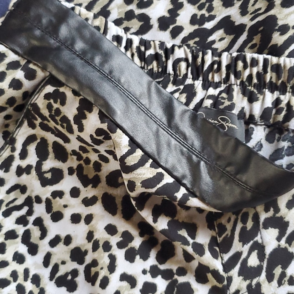 Jessica Simpson Leopard Print Pants Size Medium - Picture 5 of 13